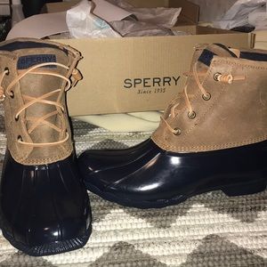 Brand new! Sperry sweetwater navy/tan boots